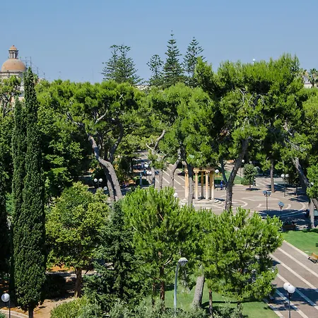 拉罗拉酒店 住宿加早餐酒店 3*
