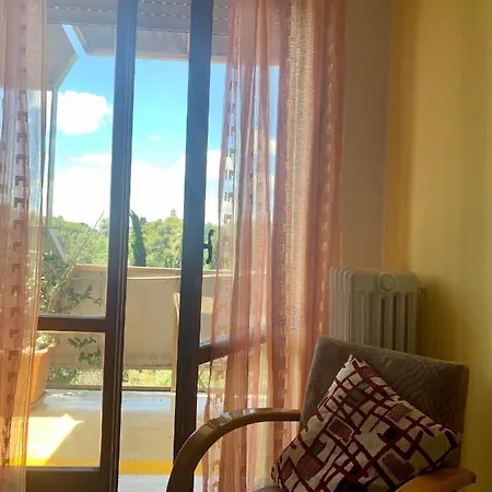 拉罗拉酒店 3* 莱切